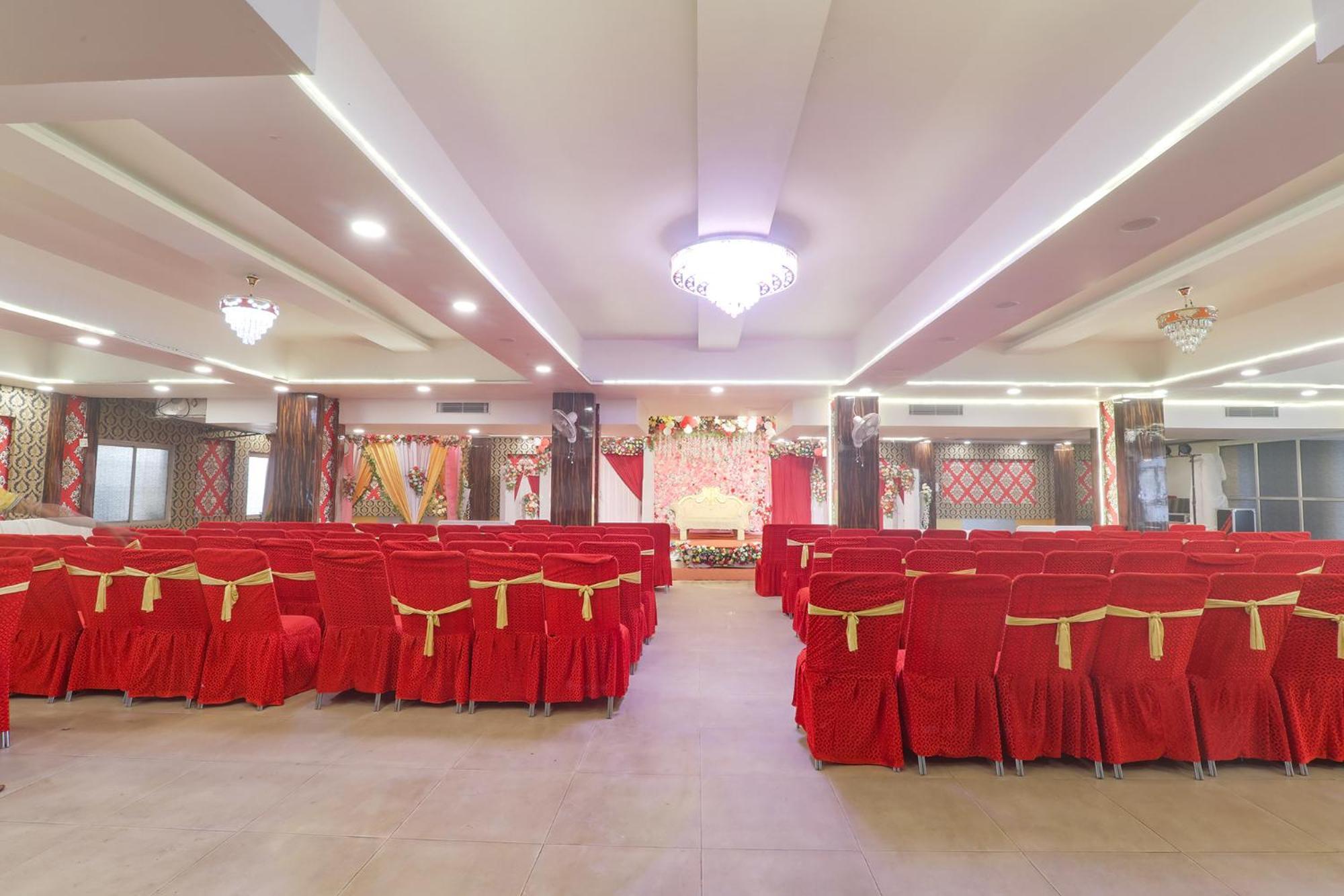 Fabhotel Swarn Banquet Kakarmatha Exterior photo